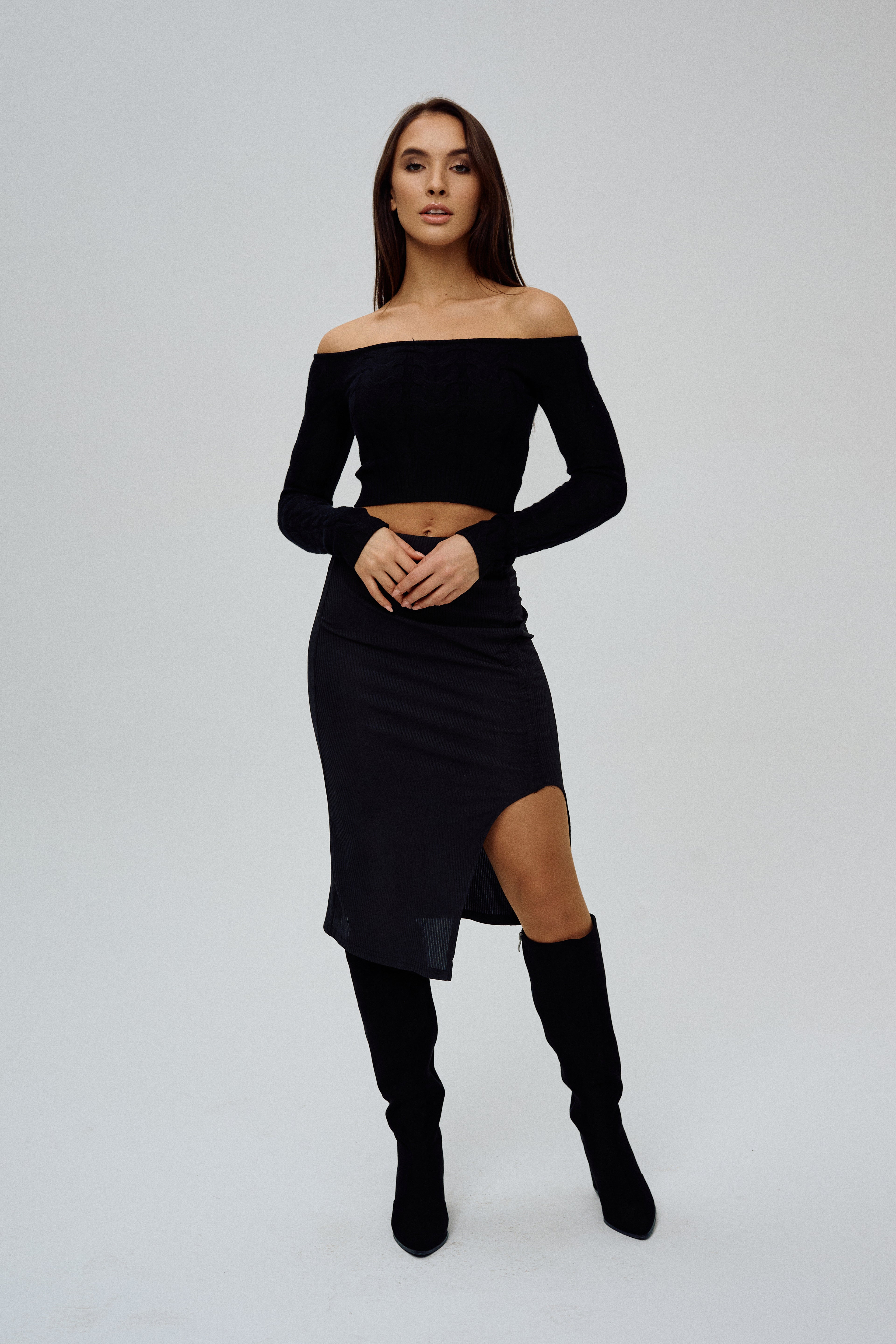 Sweterek z odkrytymi ramionami