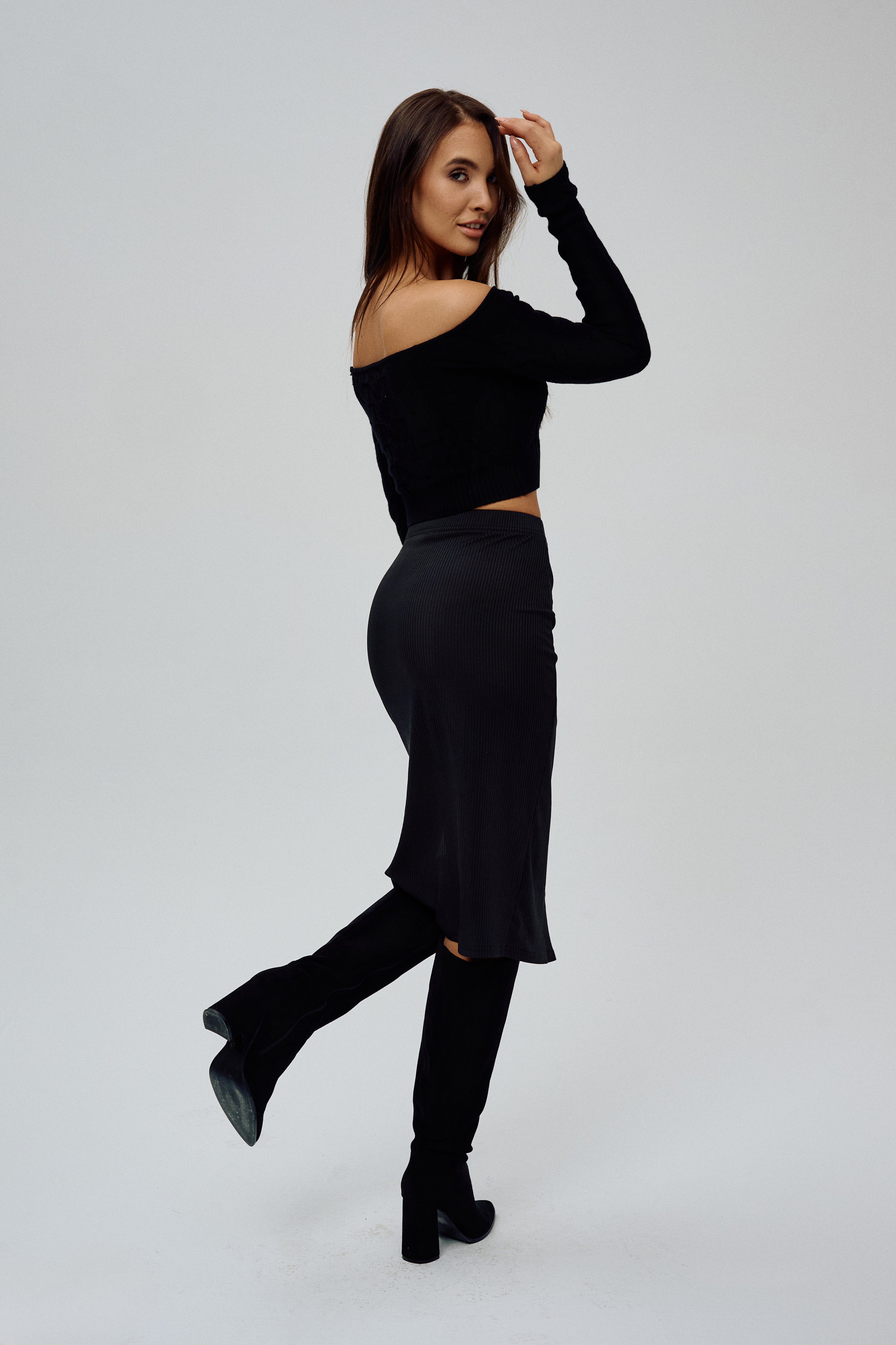 Sweterek z odkrytymi ramionami