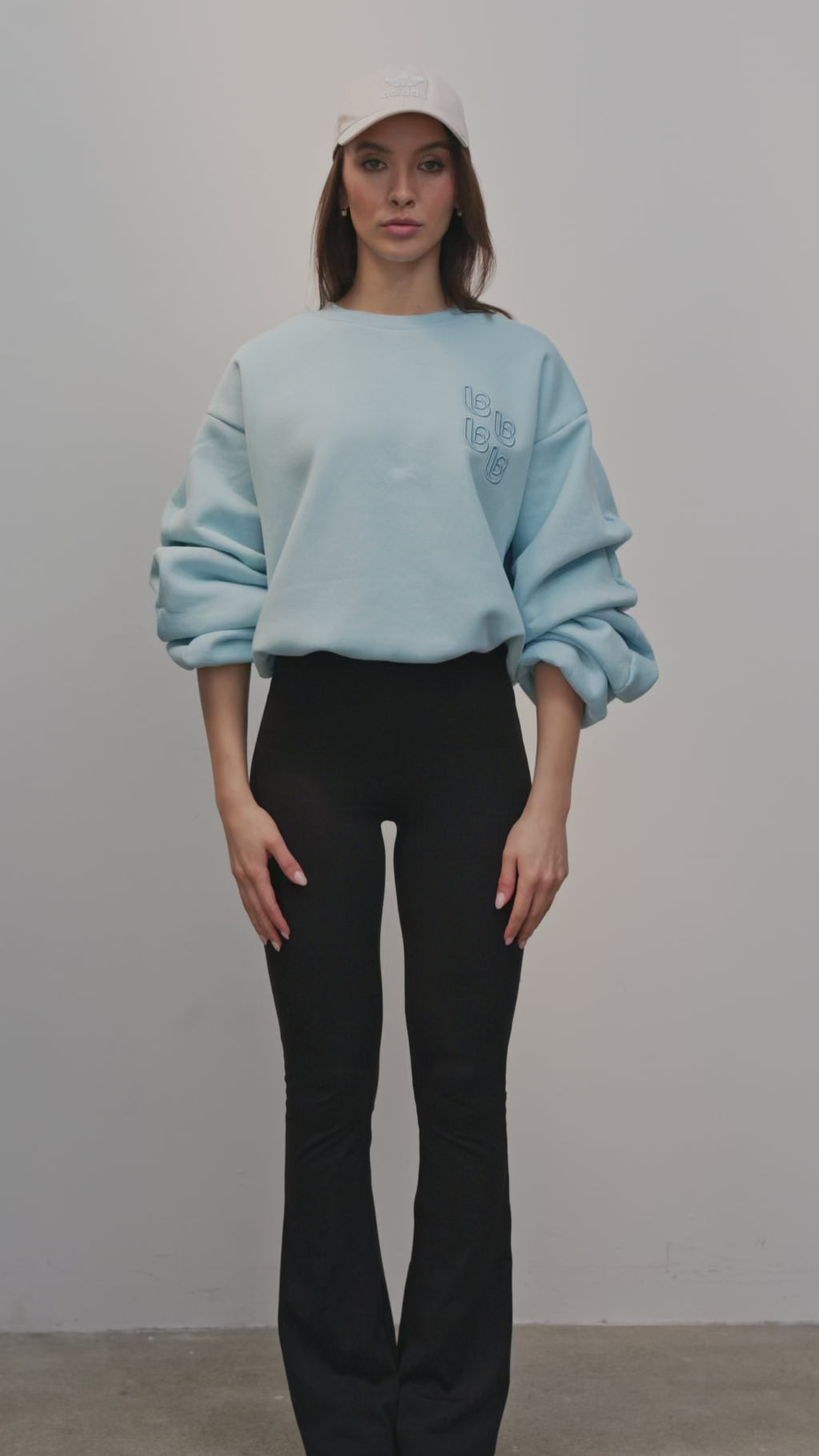 Bluza z ozdobnymi rękawami